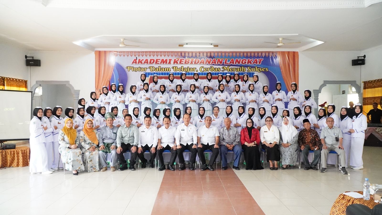 Capping Day Akbid Langkat, Layani Masyarakat dengan Senyuman
