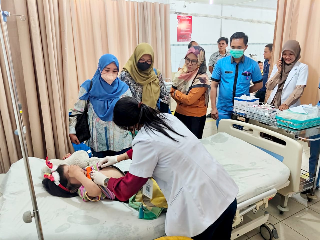 Pj Gubsu Bentuk Tim dan Bantuan untuk Anak Korban Kekerasan di  Nias Selatan