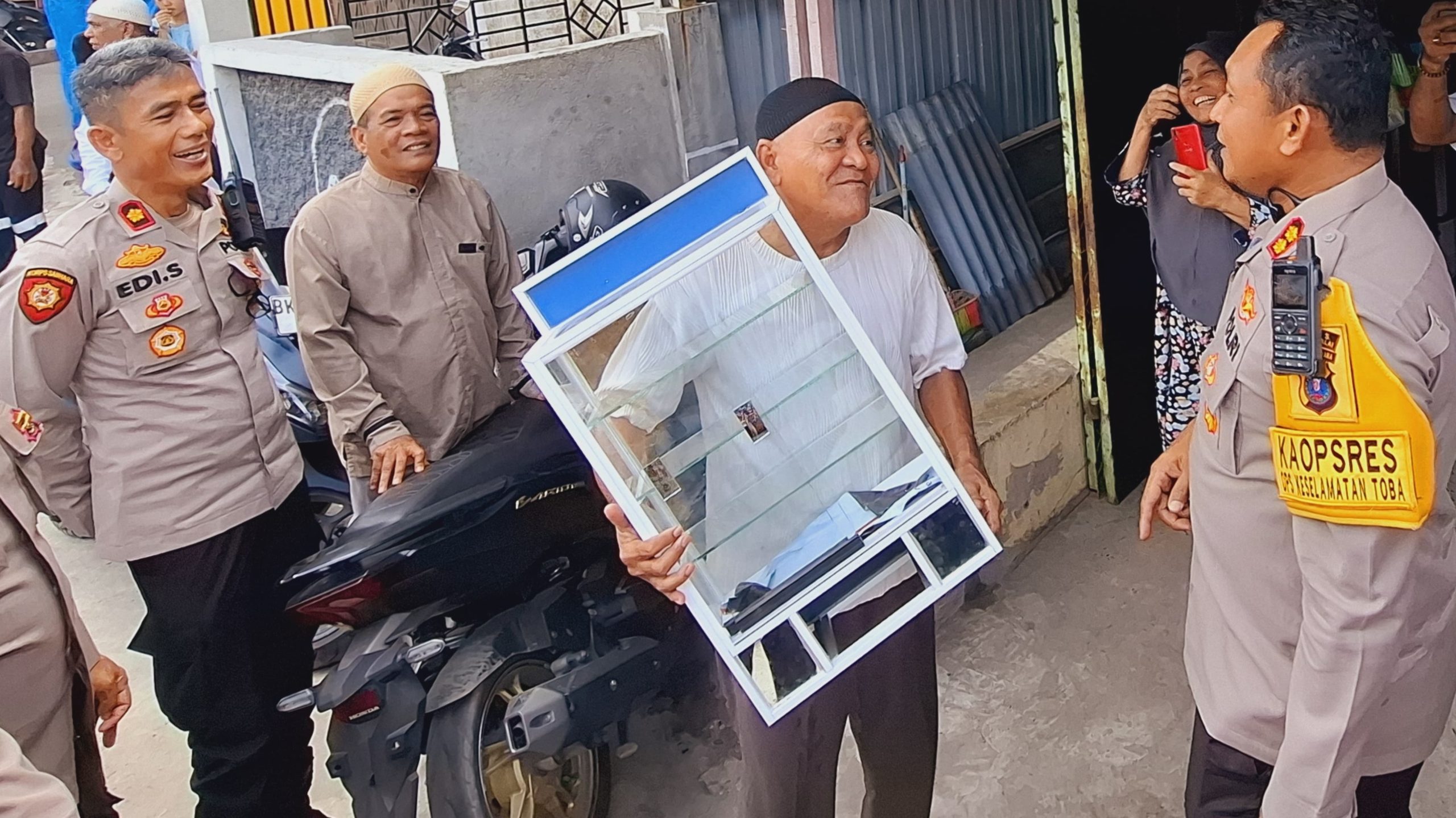 Kapolres Temui Ramlan Sirait, Pedagang yang Dirampok Rokok dan Stelingnya