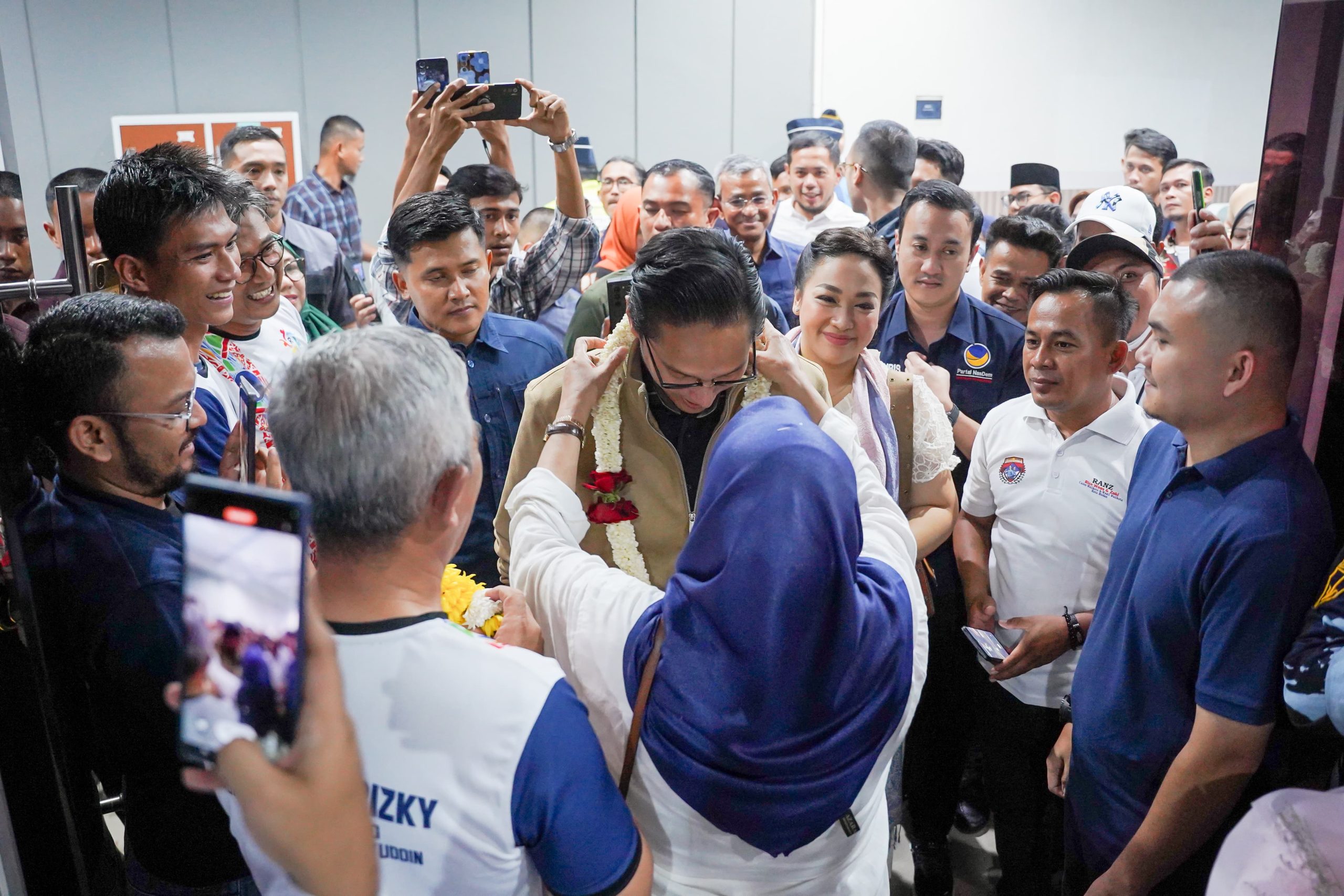 Tiba di Bandara, Wali Kota Medan Rico Waas Disambut Ratusan Warga