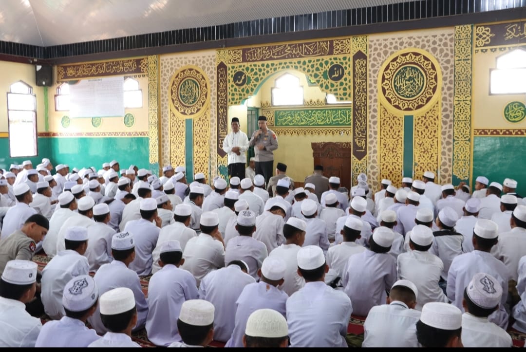 Kapolres Dairi Safari Ramadhan ke Pesantren
