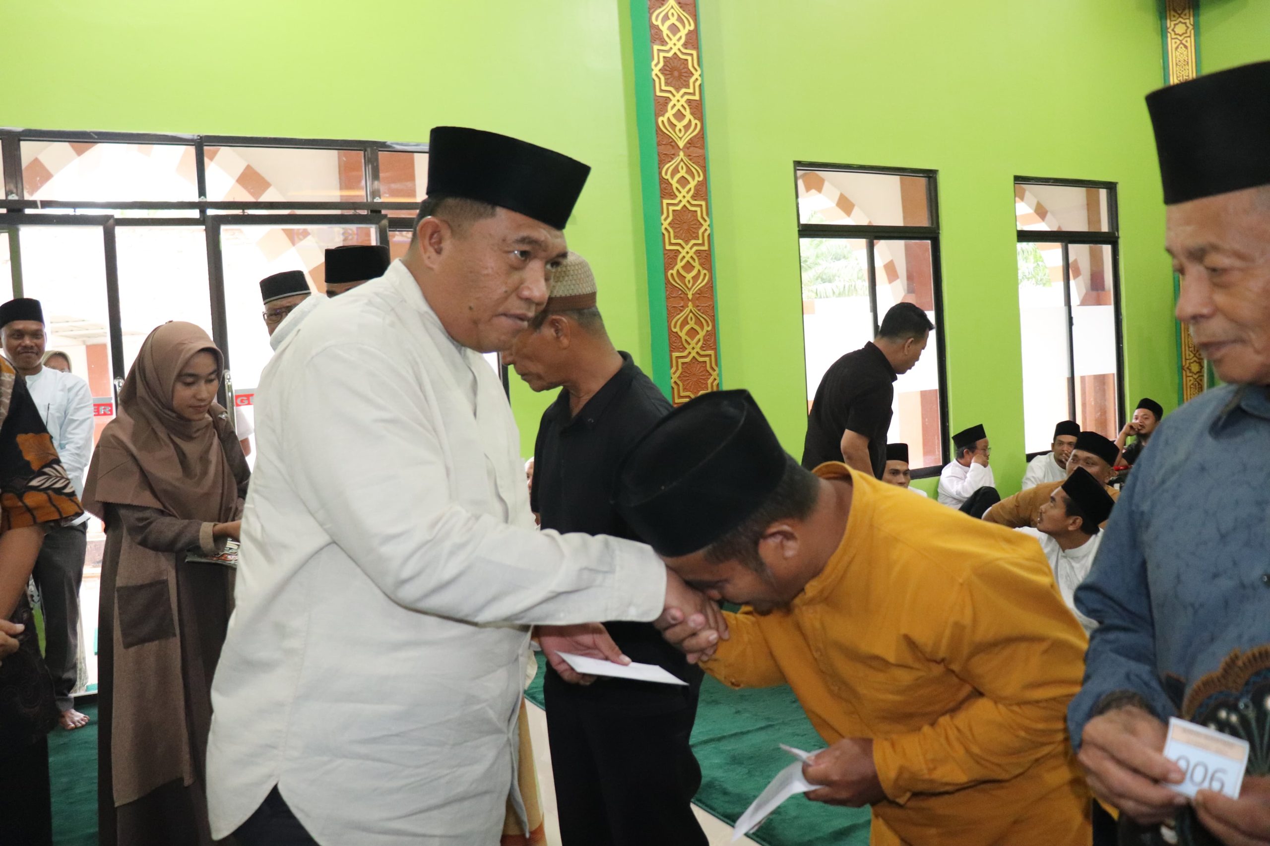 Wakil Bupati Paluta Safari Ramadhan 1446 H Di Masjid Nurul Iman Desa Situmbaga
