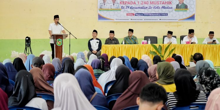 Jelang Idulfitri 1446 H, Wali Kota Rico Berbagi Kebahagiaan dengan Menyalurkan Zakat Kepada 1.240 Mustahik
