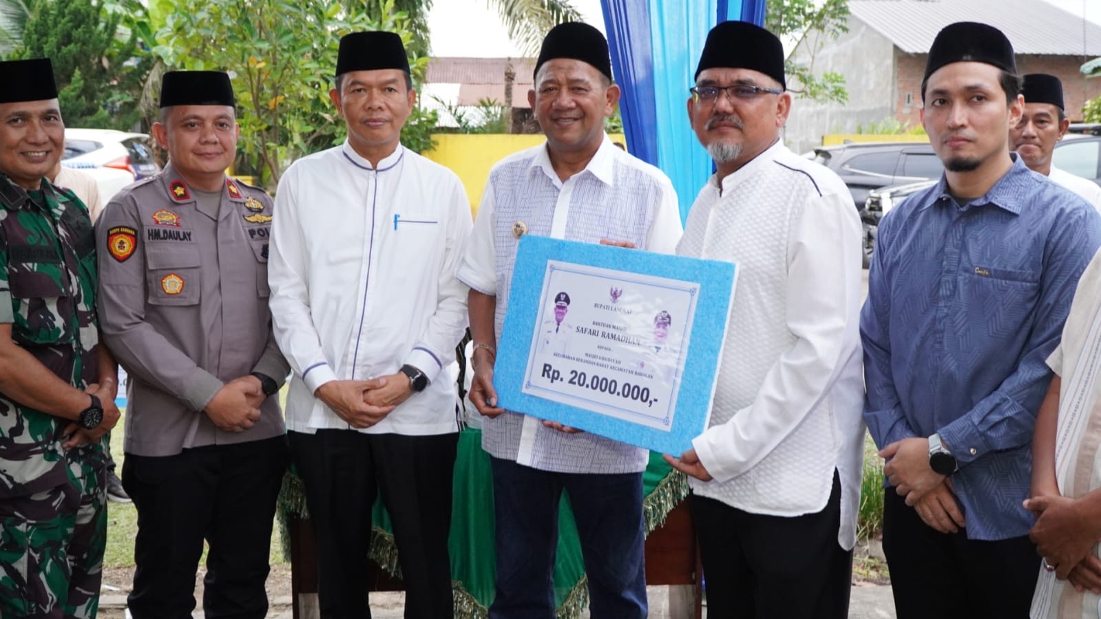 Bupati Langkat Serahkan Bantuan Hibah Rp 920 Juta untuk 46 Masjid