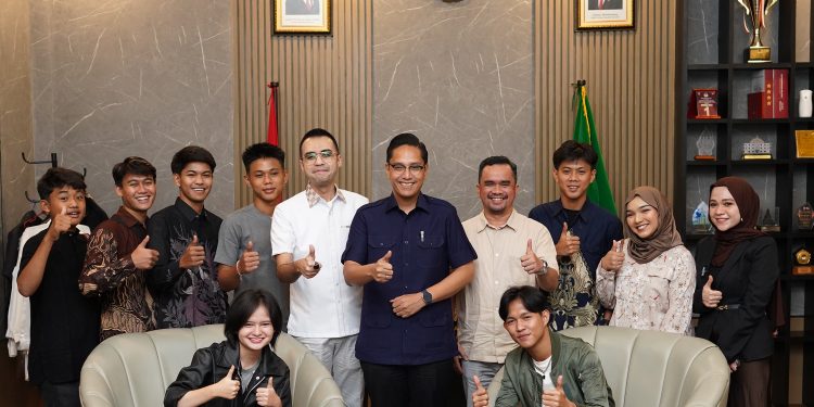Wali Kota Rico Ajak Warga Medan Dukung Fajar dan Mesa di 5 Top Indonesian Idol