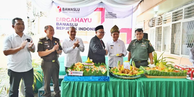 Hadiri HUT Bawaslu, Wagubsu: Pemprov Sumut Terus Dorong Ekosistem Demokrasi yang Sehat