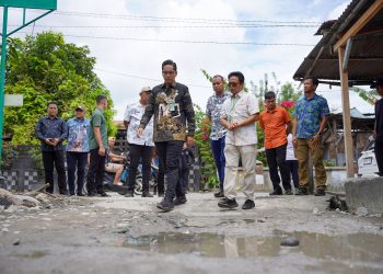 Terima Banyak Laporan, Tinjau Jalan Platina IV, Wali Kota Rico: Insha Allah Senin Mulai Diperbaiki