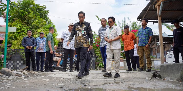Terima Banyak Laporan, Tinjau Jalan Platina IV, Wali Kota Rico: Insha Allah Senin Mulai Diperbaiki