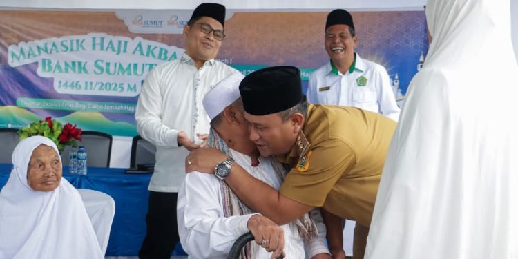12 Calon Jamaah Haji Eksklusif Dairi Diberangkatkan