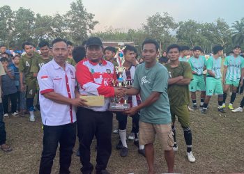 Bupati Tutup Turnamen Sepakbola Resimga 2025, Resimga Juara