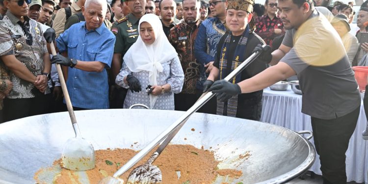 Meriah, Acara Masak Besar Bobon Santoso Bareng Gubernur Bobby Disaksikan Seribuan Warga