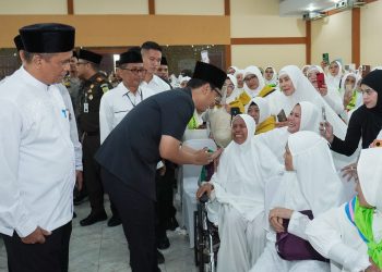 Tepung Tawar 2.635 Calhaj, Wali Kota Rico Titipkan Pesan Jaga Kesehatan dan Do’akan Kota Medan Lebih Baik