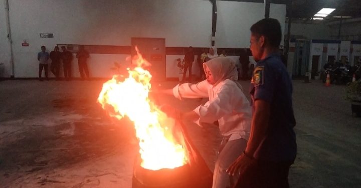 BRI Panyabungan Simulasi Teknis Atasi Kebakaran