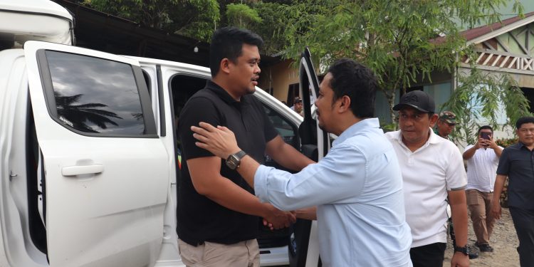 Bupati Paluta Sambut Kedatangan Gubsu, Lihat Jalan Lintas Sipiongot Yang Rusak