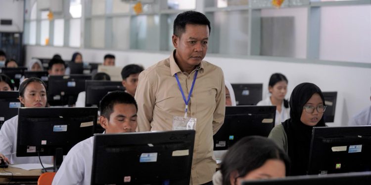 Tinjau Pelaksanaan UTBK-SNBT 2025 di USU, Rektor Tegaskan Sanksi Hukum Bagi Pelaku Ujian yang Curang