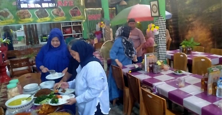 Doey Cafe & Doorsmeer Jl. Alfalah Medan, Tempat Nongkrong Nyambi Cuci Motor dan Mobil