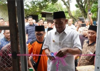 Bupati Langkat Serahkan Kunci Program Bedah Rumah di Selesai