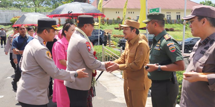 Bupati sambut Kunjungan Kapoldasu Di Paluta