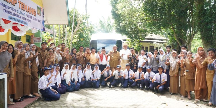 Bupati Langkat Serahkan Bus Sekolah Gratis, Komitmen Tingkatkan Akses Pendidikan