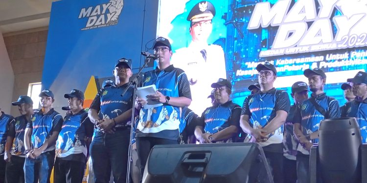 Rayakan Mayday Bersama Ribuan Buruh, Wali Kota Rico: Buruh Jadi Bagian Penting dalam Pembangunan