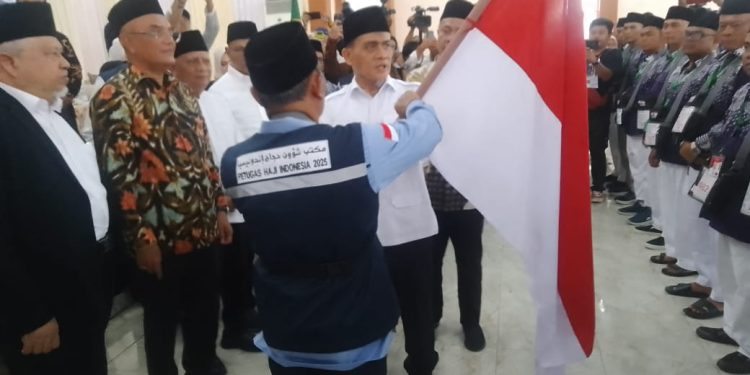 Tahun Haji Akbar, Wamenag dan Wagub Sumut Berangkatkan Kloter I