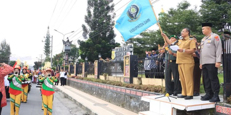 Bupati Dairi Berangkatkan Pawai Ta’aruf MTQ