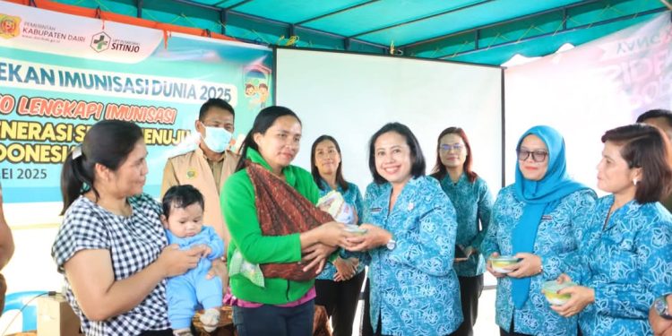 Ketua TP PKK Kabupaten Dairi Ajak Warga Lengkapi Imunisasi Anak
