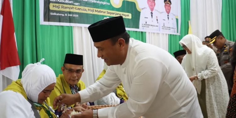 Pemkab Dairi Berangkatkan 21 Jamaah Calon Haji