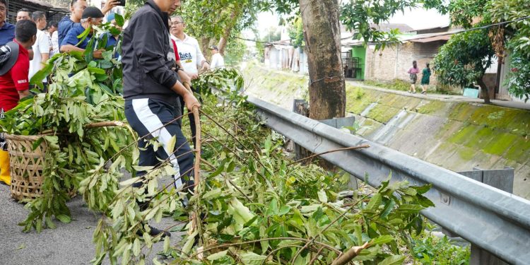 Wali Kota Rico Pimpin Gotong-Royong Pembersihan Sungai Sei Putih