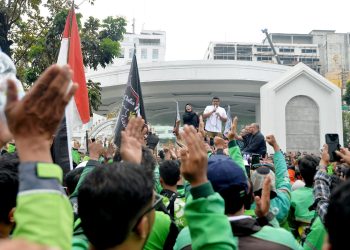 Ribuan Driver Ojol Gelar Aksi Demo, Gubernur Bobby Temui dan Dengarkan Keluhan