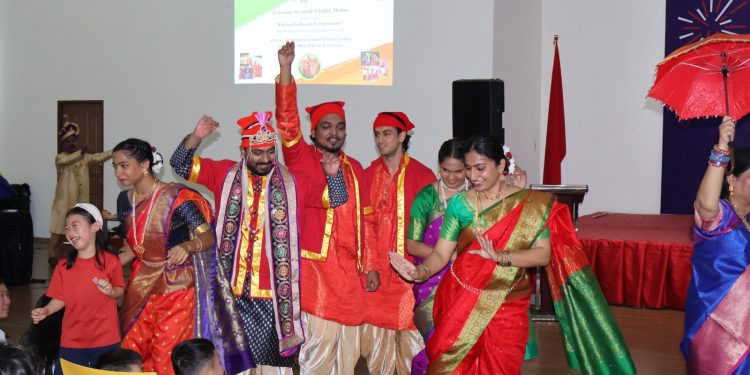 Konjen India Medan Gelar Pertunjukan Grup Tari Rakyat Mudra Creation