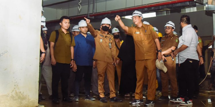 Pastikan Progres Pengerjaan Berjalan Lancar, Zakiyuddin Harahap Tinjau Basement Lapangan Merdeka