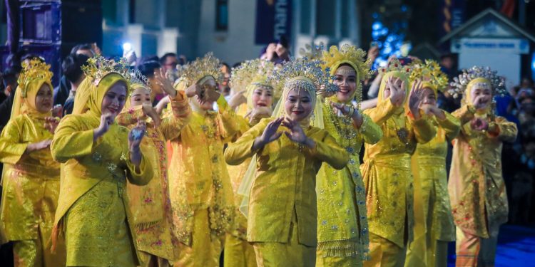 Colorful Medan Night Carnival 2025 Berlangsung Meriah, Rico Waas: Tunjukkan Medan Ke Dunia Melalui Ragam Budaya