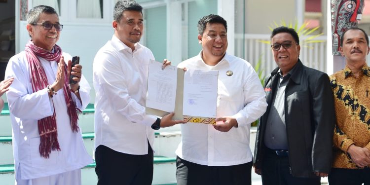 Gubernur Bobby Dukung Rencana Pemkab Samosir Bangun Kawasan Pantai Long Beach