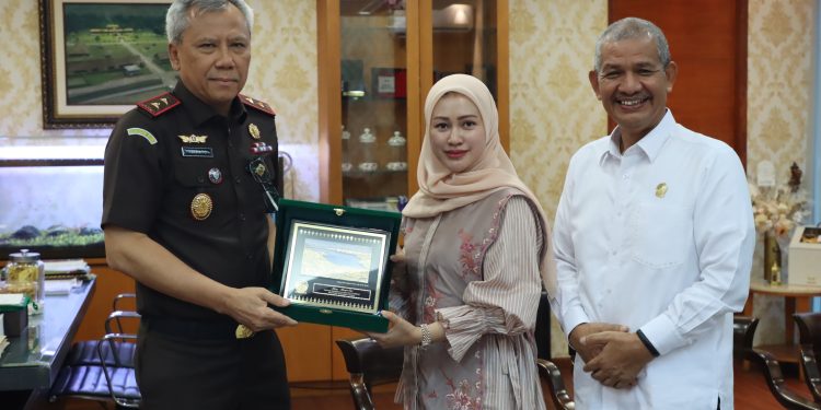 Ketua DPRD Sumut Terima Kunjungan Perpisahan Kajati Idianto, Apresiasi Hubungan Baik Forkopimda