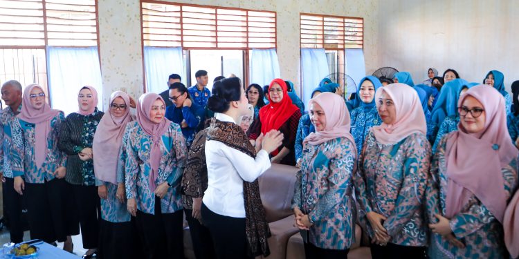 Pembinaan PAAR di Kwala Bekala, Airin Rico Waas Ajak Kader PKK Perkuat Peran Keluarga