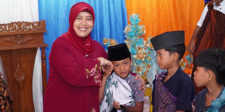 Bantu Sesama, Ketua PKK Langkat Dukung Khitanan Gratis