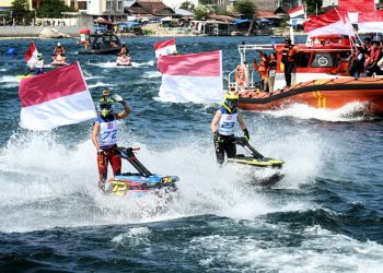 Kemeriahan HUT RI Warnai Kejuaraan Dunia Aquabike, Atlet Indonesia Pertama Juara Dunia Pimpin Parade Lap Merah Putih