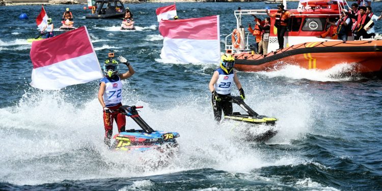Kemeriahan HUT RI Warnai Kejuaraan Dunia Aquabike, Atlet Indonesia Pertama Juara Dunia Pimpin Parade Lap Merah Putih