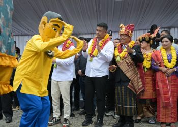 Buka Festival Pesta Bunga dan Buah Kabupaten Karo, Gubernur Bobby Disambut Meriah