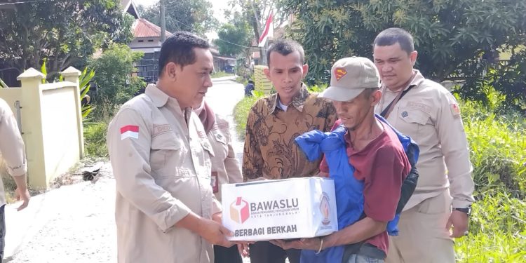 Dirgahayu 7 Tahun, Bawaslu Tanjungbalai Berbagi Berkah