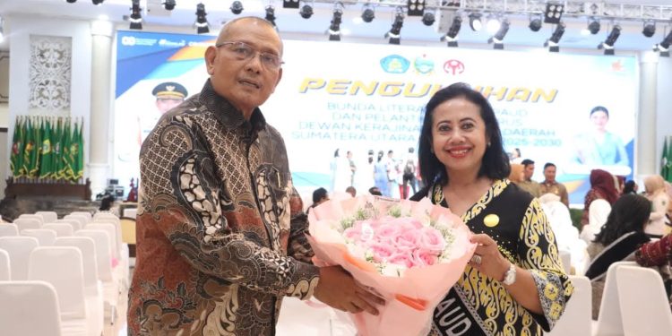 Bupati Dairi Hadiri Pengukuhan Bunda Literasi, PAUD dan Dekranasda