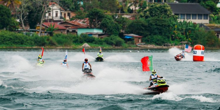 PEBALAP INDONESIA BERSINAR DI DANAU TOBA, PUNCAKI KLASEMEN SEMENTARA AQUABIKE ENDURANCE GRAND PRIX OF INDONESIA