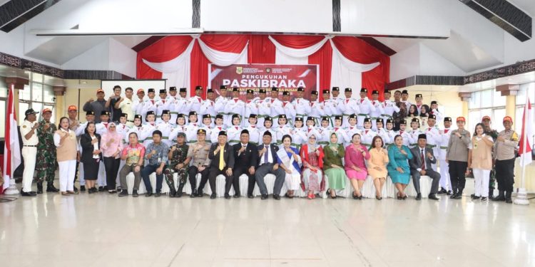 45 Anggota Paskibra Kabupaten Dairi Dikukuhkan