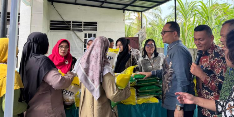 Kendalikan Inflasi, Pemko Tanjungbalai dan Bulog Gelar Pasar Murah