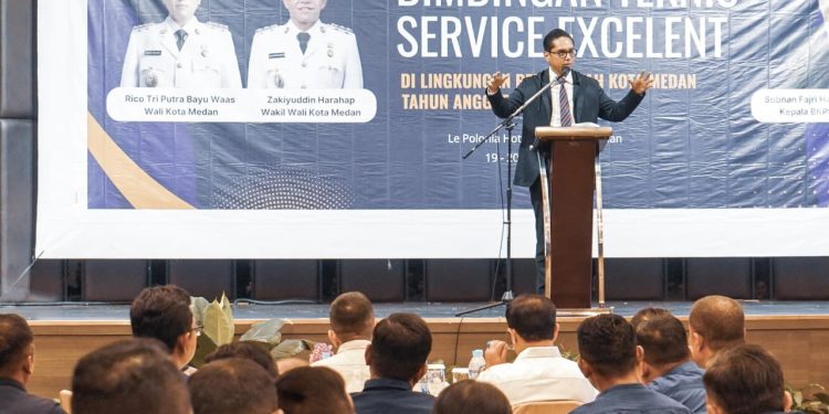 Segelas Air Sepenuh Hati, Pesan Pelayanan dari Wali Kota Rico Waas