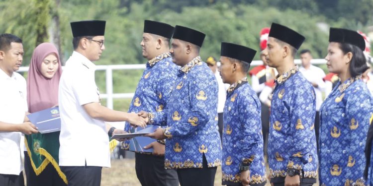 Serahkan SK P3K, Wali Kota Rico Tekankan Pentingnya Menjadi Aparatur Profesional