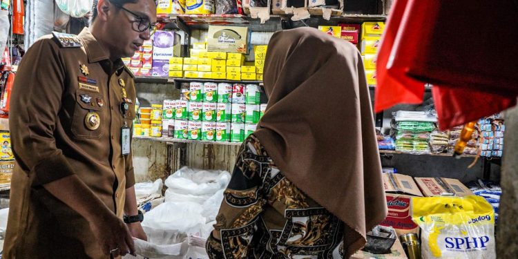 Tindaklanjuti Laporan Warga, Wali Kota Rico Temukan Suplai Beras SPHP di Pasar Sei Sikambing Tersendat