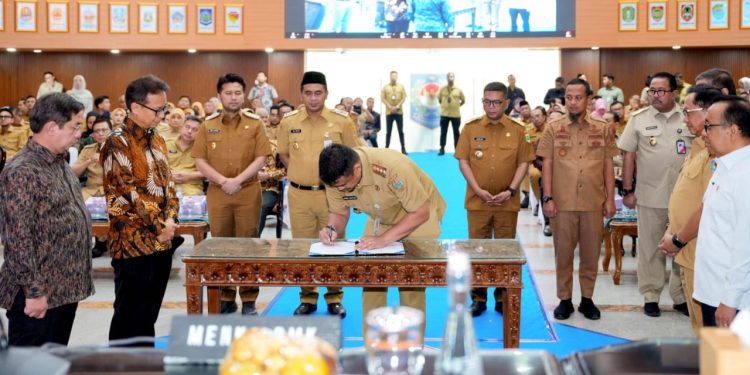Percepat Eliminasi TBC, Gubernur Bobby Teken Komitmen Bersama dengan Tujuh Gubernur