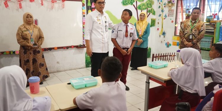 Kala Siswa SD Sampaikan Keinginan Menjadi Wali Kota di Hadapan Rico Waas